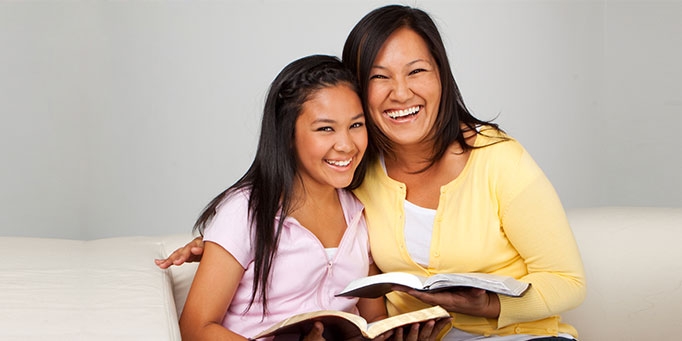It’s not too late: start reading the Bible with your teenagers image