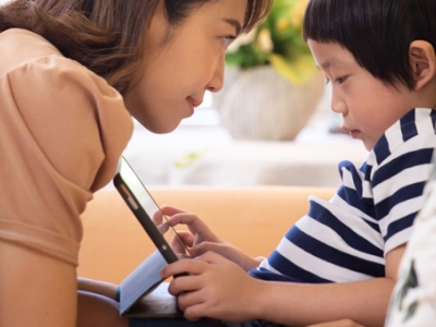 In a screen-based world, our children need limits image