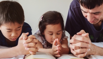 Read Dads, let your children see you pray