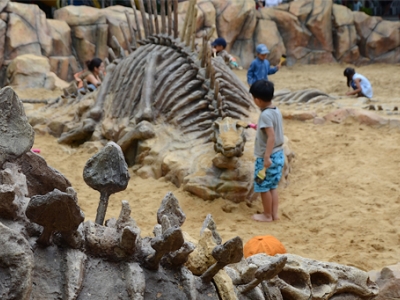 How do dinosaurs fit into the Bible? image